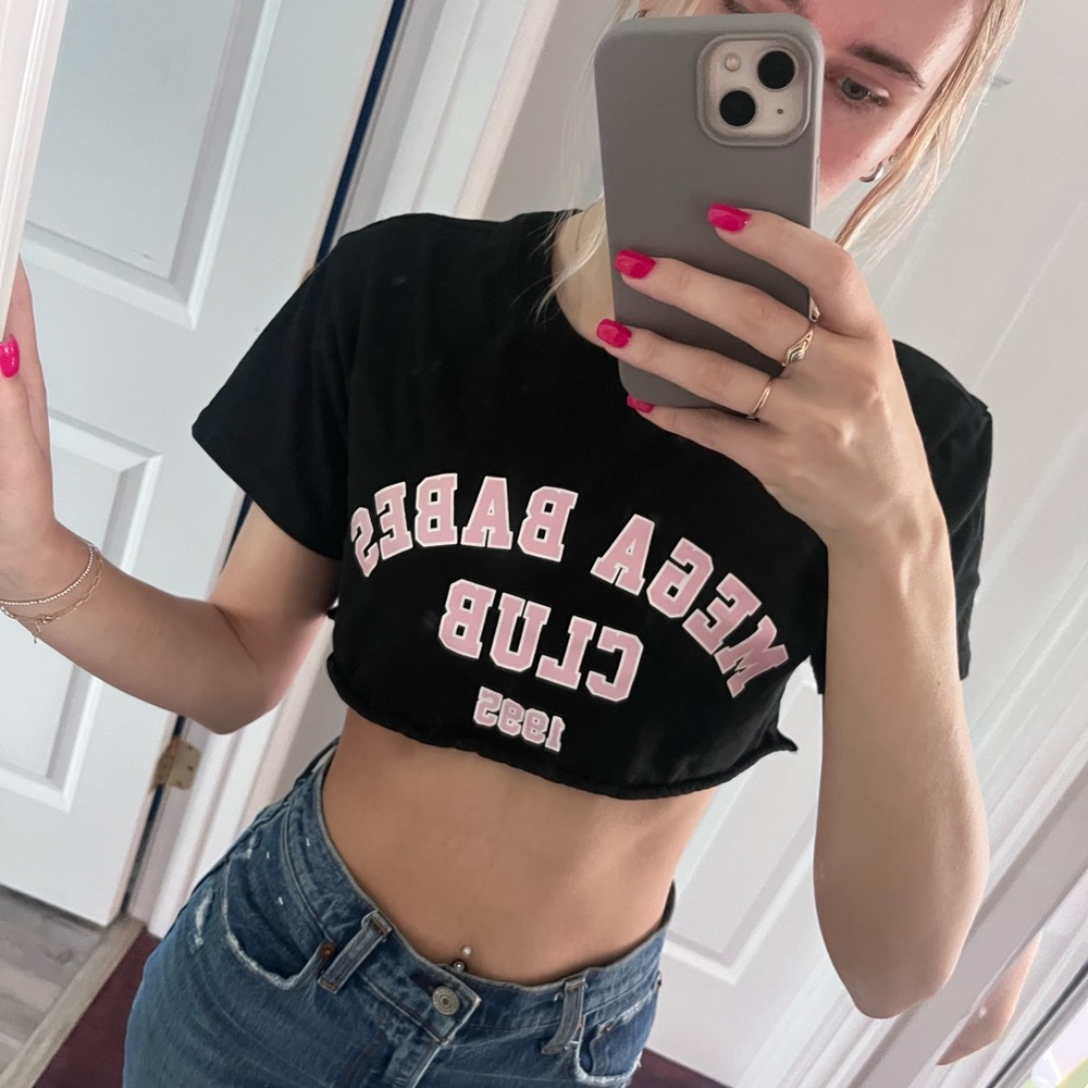Forever 21 Black and Pink cropped T-Shirt